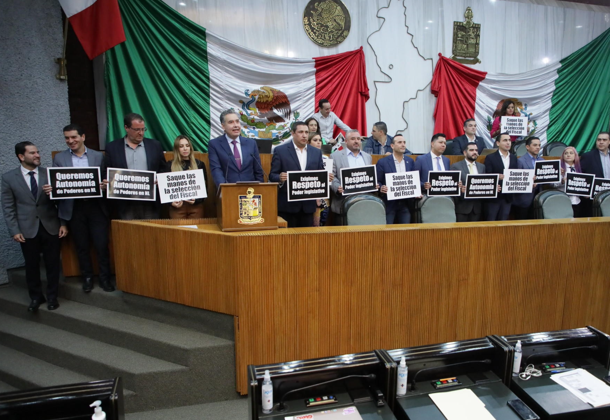 Van 14 personas vinculadas a proceso por irrumpir en el Congreso de Nuevo León
